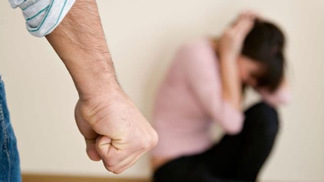 Ordin de protecție emis de către polițiști pentru un bărbat din Botoșani pentru violență în familie