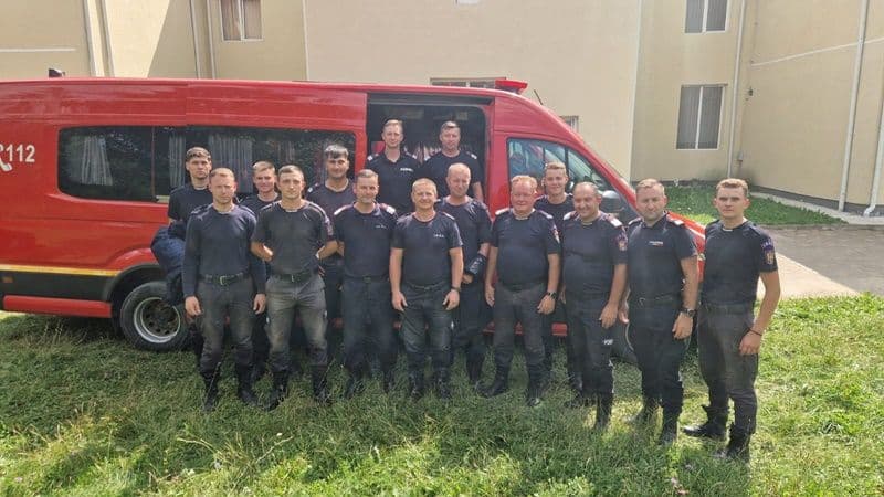 Pompierii botoșăneni au încheiat misiunea de sprijin în Broșteni, județul Suceava