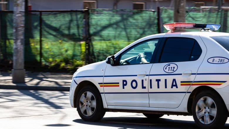 Depistat la volanul unui autoturism neînmatriculat și fără a deține permis de conducere