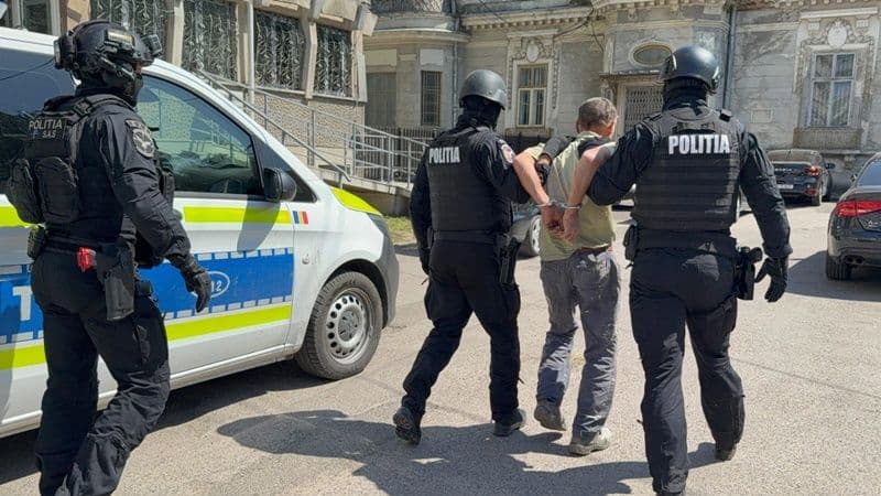 Bărbat reținut de polițiști după ce a dezactivat sistemul electronic de supraveghere