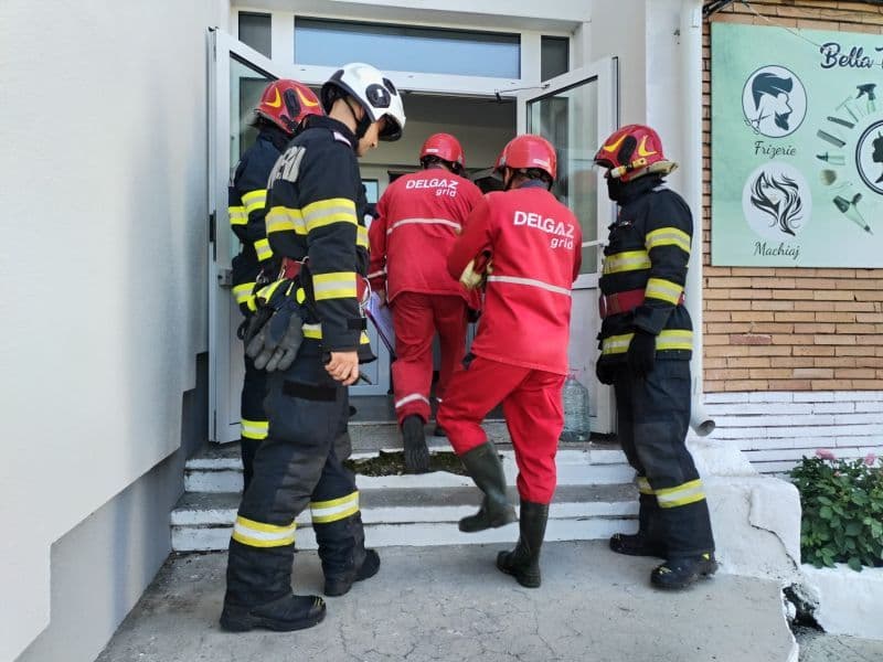 Panică într-un bloc din Dorohoi! O femeie a chemat de urgență pompierii
