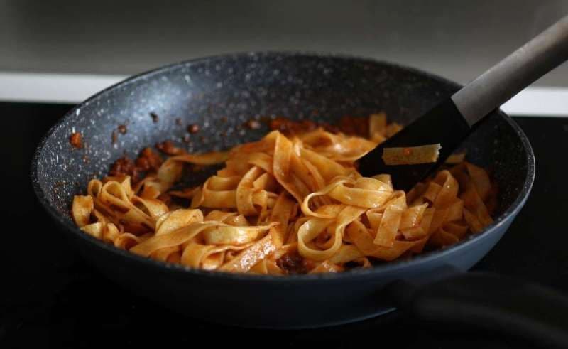 Paste cu sos bolognez