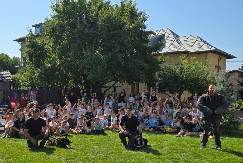 Jandarmii botoșăneni au participat la școlile de vară organizate în cadrul a două biserici din Botoșani