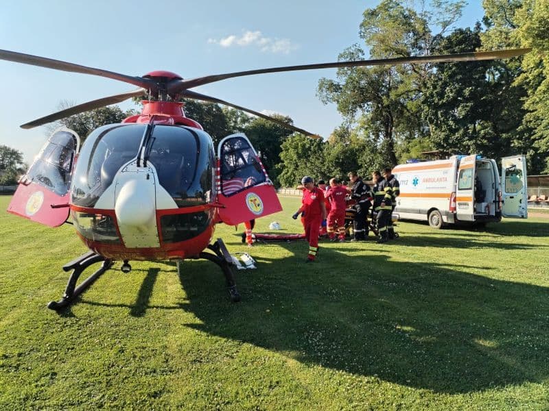 Bărbat în stare gravă preluat de urgență de elicopterul SMURD de la Dorohoi - FOTO