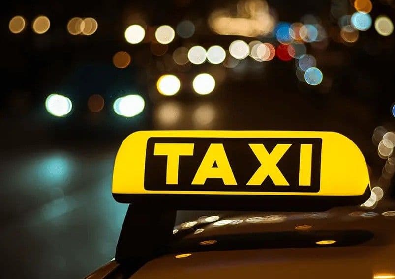 Amendă pentru un șofer care transporta trei persoane, în regim taxi, fără a fi autorizat în acest sens