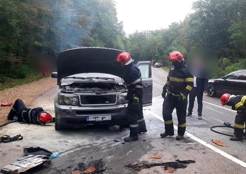 O mașină a luat foc în timp ce se deplasa pe DN 29A, în Pădurea Horlăceni