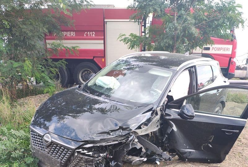 Trei persoane au ajuns la spital în urma unui accident rutier produs la Huțani