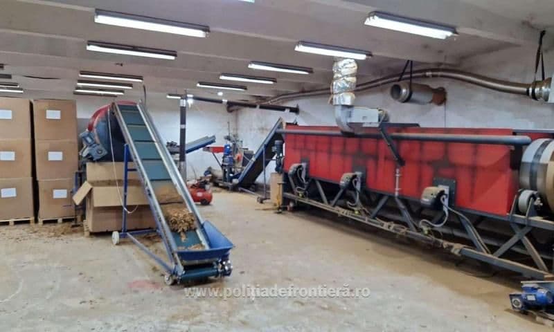 Nouă inculpați care făceau parte din grupul infracțional organizat specializat în fabricarea ilegală a țigărilor, reținuți - FOTO
