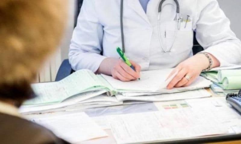 Medicii care lucrează în secții din spitalele de stat, obligați să acorde consultații și în ambulatoriu – proiect al Ministerului Sănătății