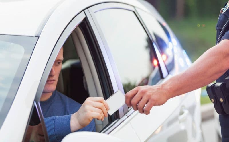 Conducere fără permis și încredinţare auto, isprava unor botoșăneni, tată și fiu