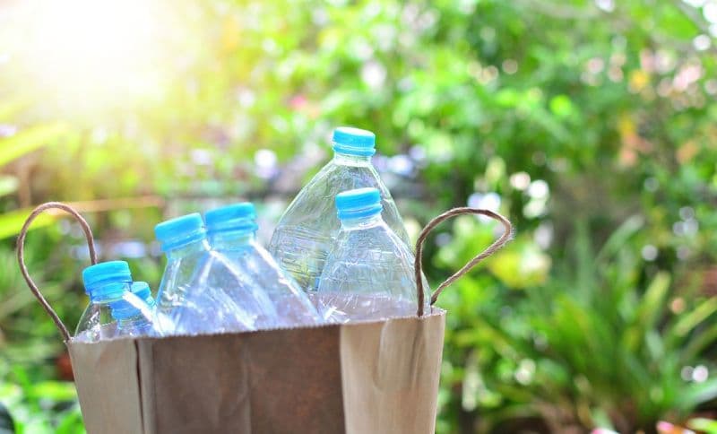 Românii trebuie să verifice sticlele. Aceste ambalaje nu vor mai putea fi reciclate! RetuRO a reziliat contractele