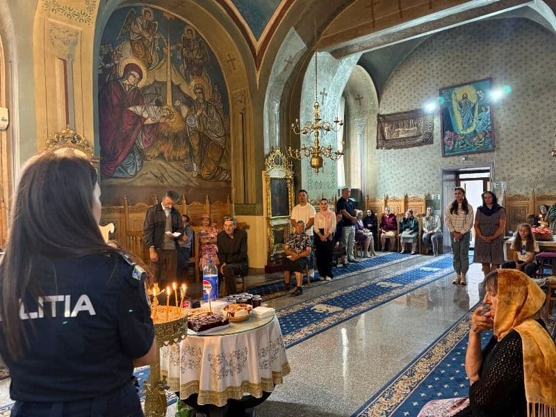 Dialog și prevenire în zi de sărbătoare: polițiștii botoșăneni în mijlocul comunității din orașul Ștefănești