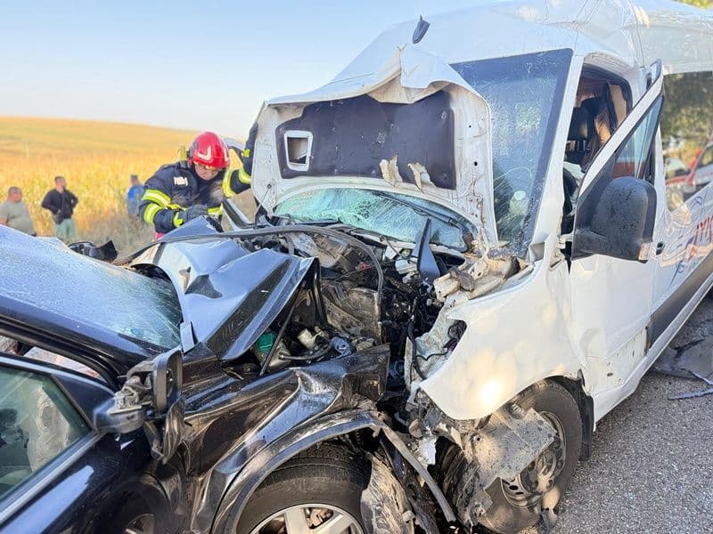Accident Românești: Două victime au fost declarate decedate. Elicopterul SMURD chemat în sprijin