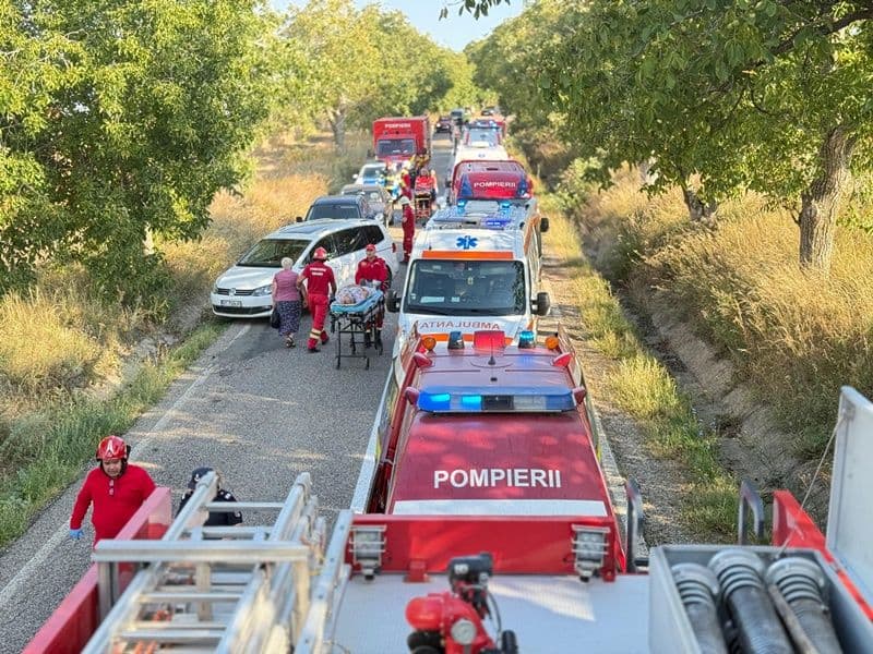 Accident Românești: Trei persoane decedate, una preluată în stare gravă de elicopterul SMURD și 14 ajunse la UPU Botoșani