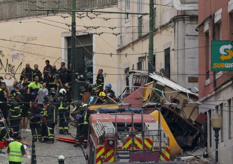 Tragedie în Lisabona: Celebrul funicular „Gloria” a deraiat. 15 persoane au murit, iar 18 sunt grav rănite