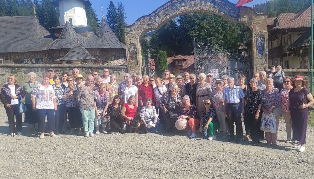 „Seniorii din Dorohoi pe Drumul bucuriei” – excursie culturală și de recreere reușită - FOTO