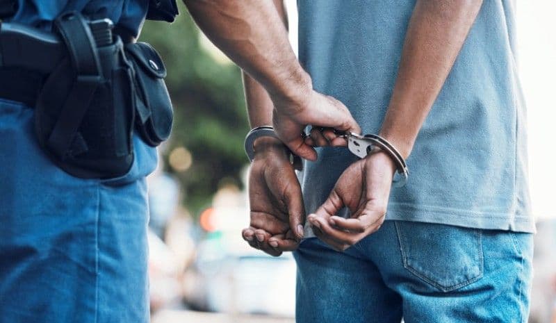 Bărbat reținut pentru violență în familie și încălcarea ordinului de protecție