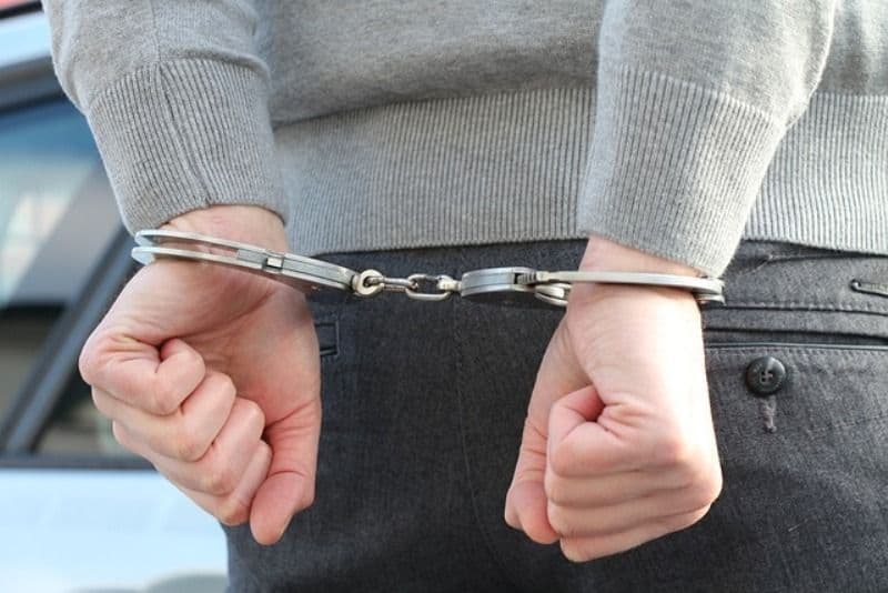 Mandat de executare a pedepsei închisorii pentru dare de mită și cumpărare de influență, pus în aplicare de polițiștii botoșăneni