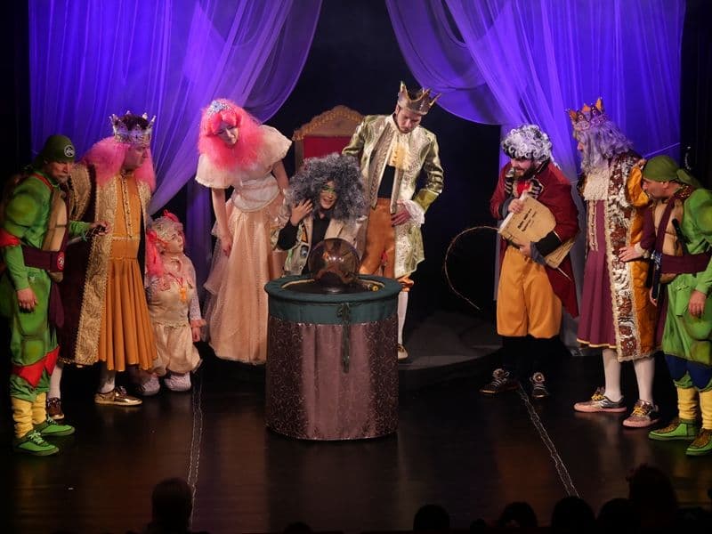 Teatrul Vasilache Botoșani vă așteaptă la spectacolul „Prinţul fermecat”