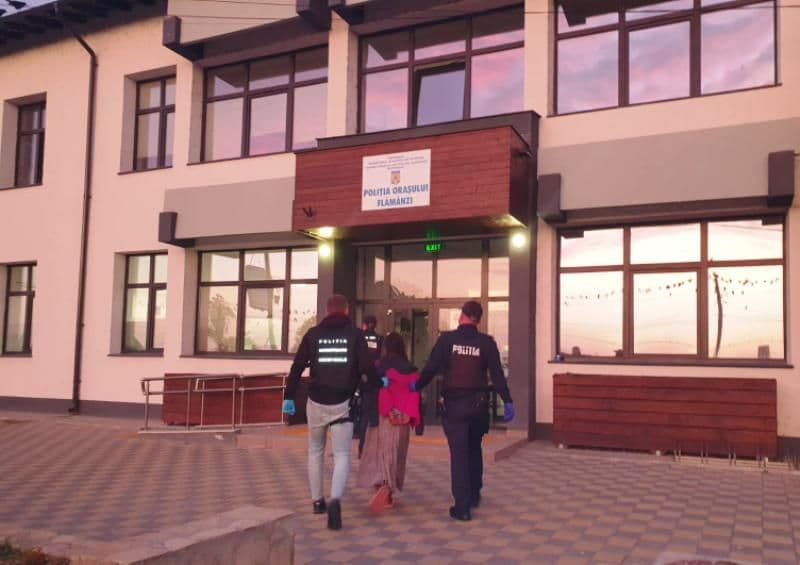 Femeie de 40 de ani reținută pentru furt