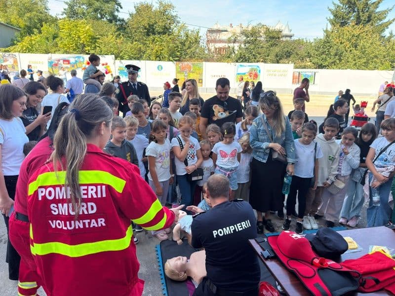 Ziua Porților Deschise la Detașamentul de Pompieri Botoșani – o zi a curajului și a bucuriei alături de comunitate