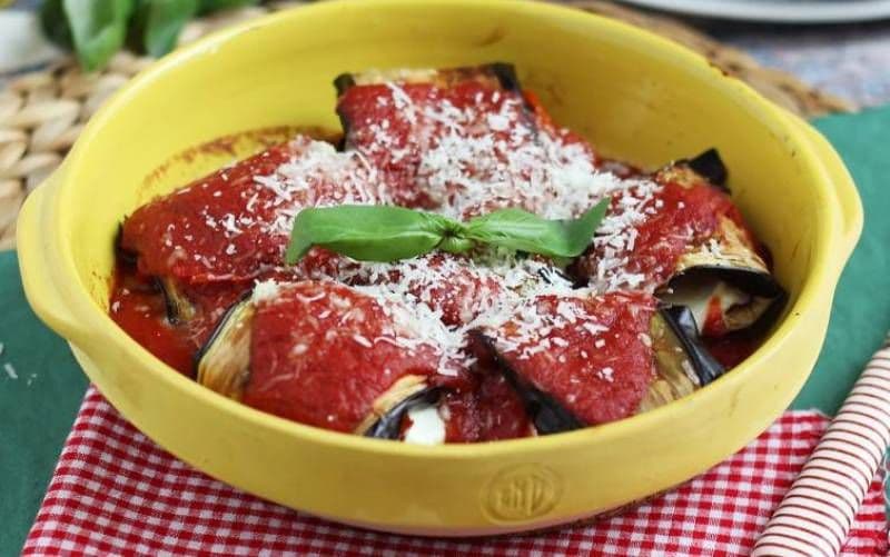 Rulouri cu vinete și parmezan