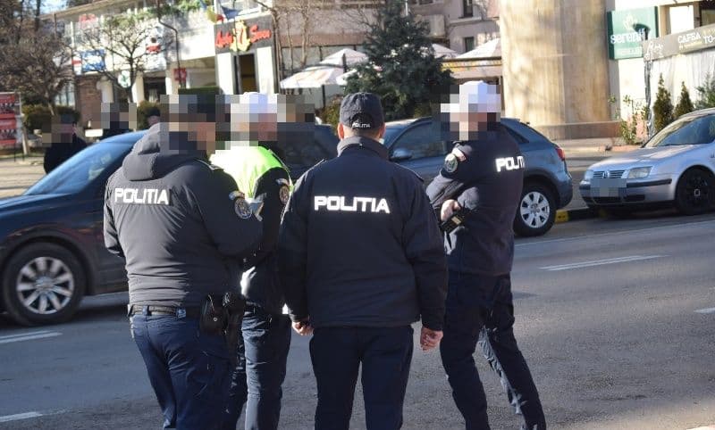 Scandal oprit de polițiști aflați în timpul liber. Trei tineri din Botoșani au fost reținuți 