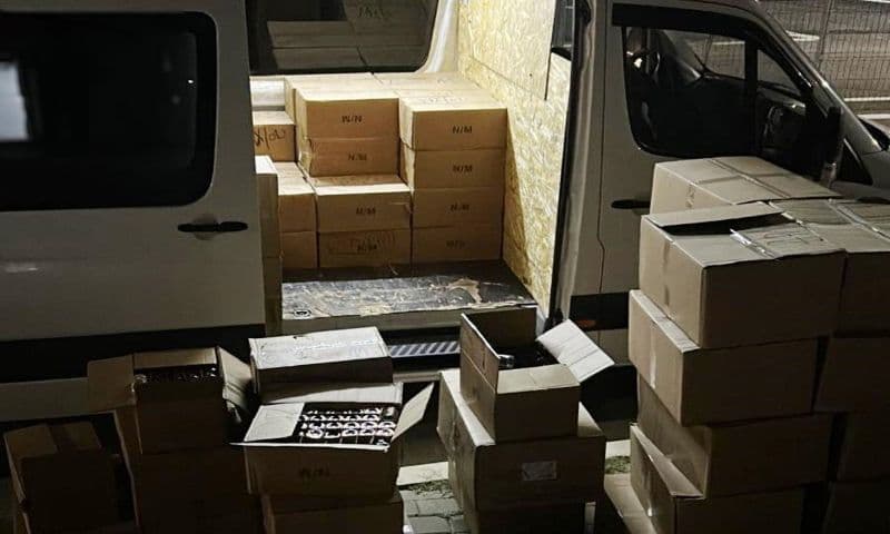 Tentativă de introducere pe piața neagră a parfumurilor contrafăcute dejucată la Racovăț