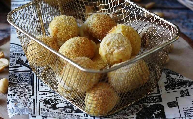 Biluțe de mozzarella în friteuza cu aer