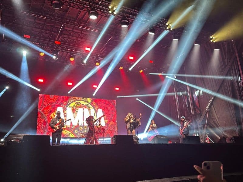 Magie pe scena din Dorohoi: Amna & Band au transformat seara într-un spectacol incendiar