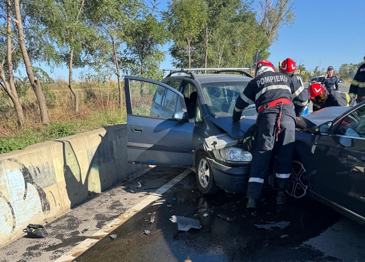 Două persoane rănite în urma unui accident rutier cu trei mașini la Bălușeni
