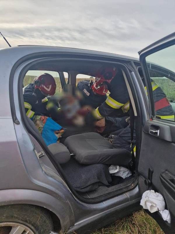 Accident între Dorohoi și George Enescu. Doi soți au ajuns la spital 