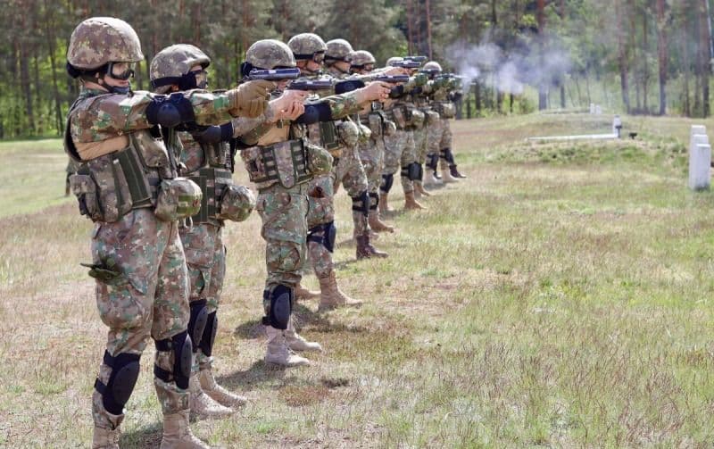 Stagiu militar de 4 luni pentru tineri. Nicușor Dan, anunț despre legea pregătirii populației în caz de război