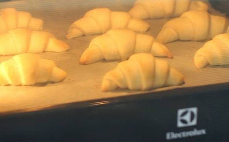 Croissante cu lapte condensat