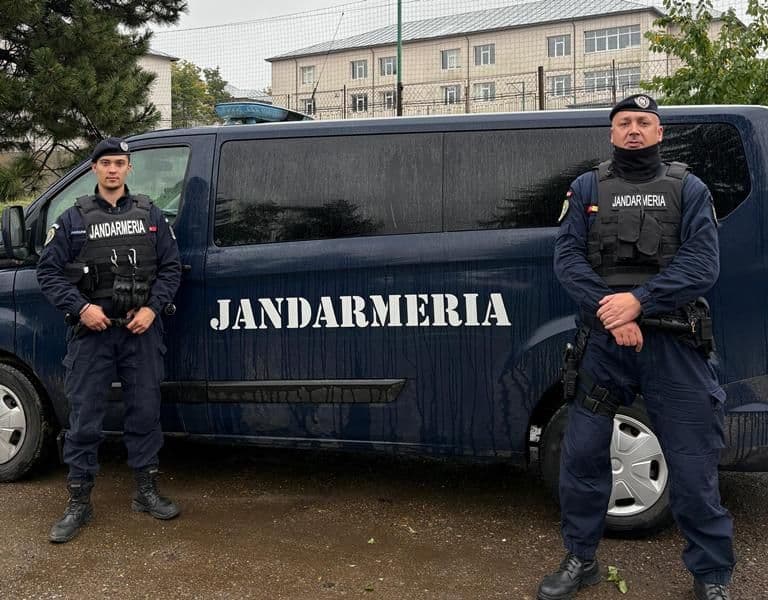 Elev din Dorohoi lovit de un tânăr după ce a ieșit de la liceu. Jandarmii au găsit făptașul