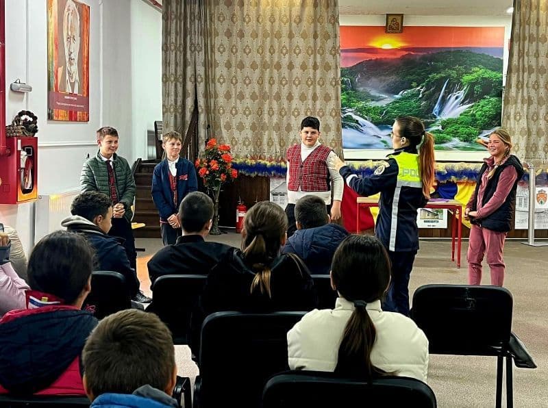 Activități de siguranță școlară în cadrul proiectului național „Scoate violența școlară din anonimat”