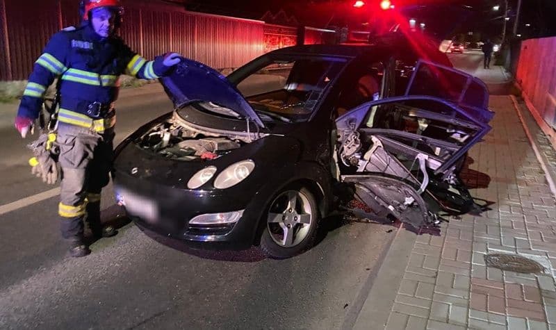 Accident pe o stradă din Botoșani. Două persoane au ajuns la spital