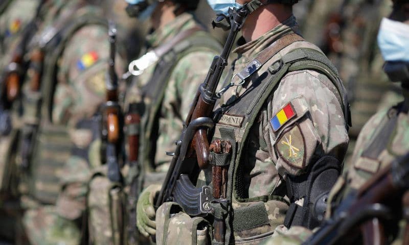 Românii din străinătate pot fi chemați la mobilizare în 15 zile. S-a schimbat legea pe 2 octombrie