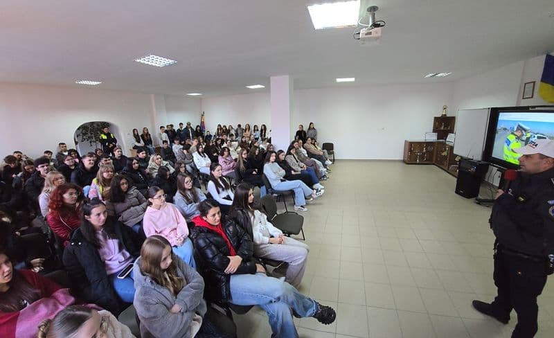 Activitate rutieră la Liceul „Regina Maria” din Dorohoi, în parteneriat cu Poliția Rutieră