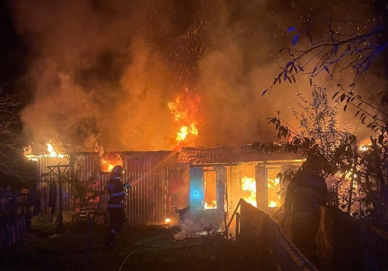 Un bărbat din Coțușca a rămas fără acoperiș deasupra capului în urma unui incendiu