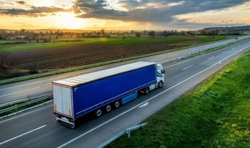 Un șofer român de TIR a plecat luni din țară și a ajuns vineri în Germania fără marfa din el