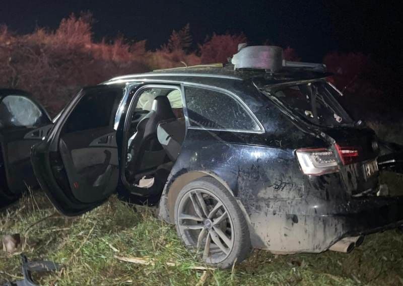 Doi tineri au ajuns la spital după un accident rutier petrecut la ieșirea din Botoșani - FOTO