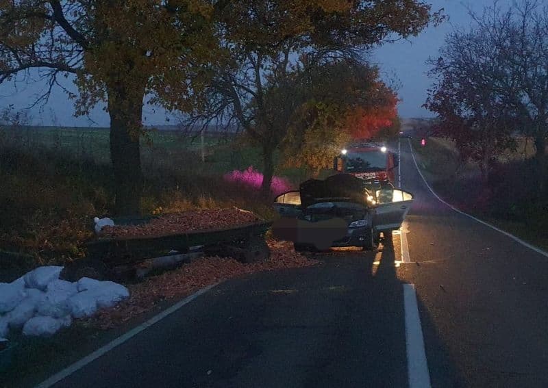 Accident la Ungureni! Bărbat ajuns la spital după impactul dintre un autoturism și o căruță