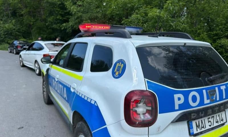 Țigarete confiscate și amendă de 20.000 de lei aplicată de polițiștii din Ștefănești, în urma unui control în trafic