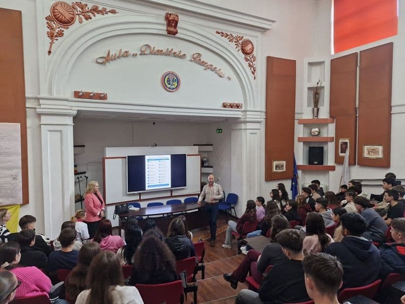 Elevii Colegiului Național „Grigore Ghica” Dorohoi învață cum să-și mențină sănătatea fizică și cea financiară!