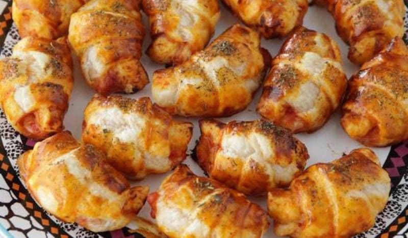 Mini croissante cu șuncă și cașcaval