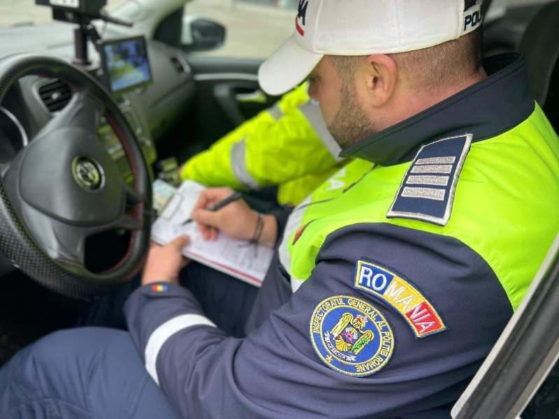 Autovehicul neînmatriculat identificat în trafic de către polițiști 