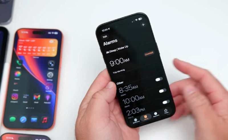 Utilizatorii de iPhone, enervați de noua alarmă după actualizarea iOS. Trebuie să gliseze pentru a opri sunetul
