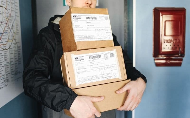 UE va impune de anul viitor taxe vamale pentru coletele mici. Trei platforme mari vor fi afectate
