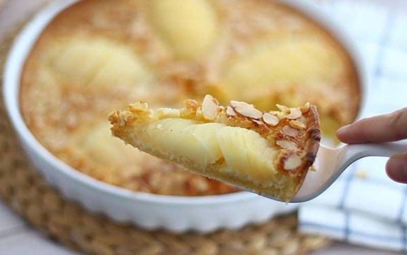 Tartă cu pere și migdale